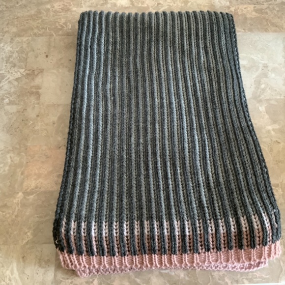 NWT MADISON 88 Ribbed Scarf - Picture 3 of 3